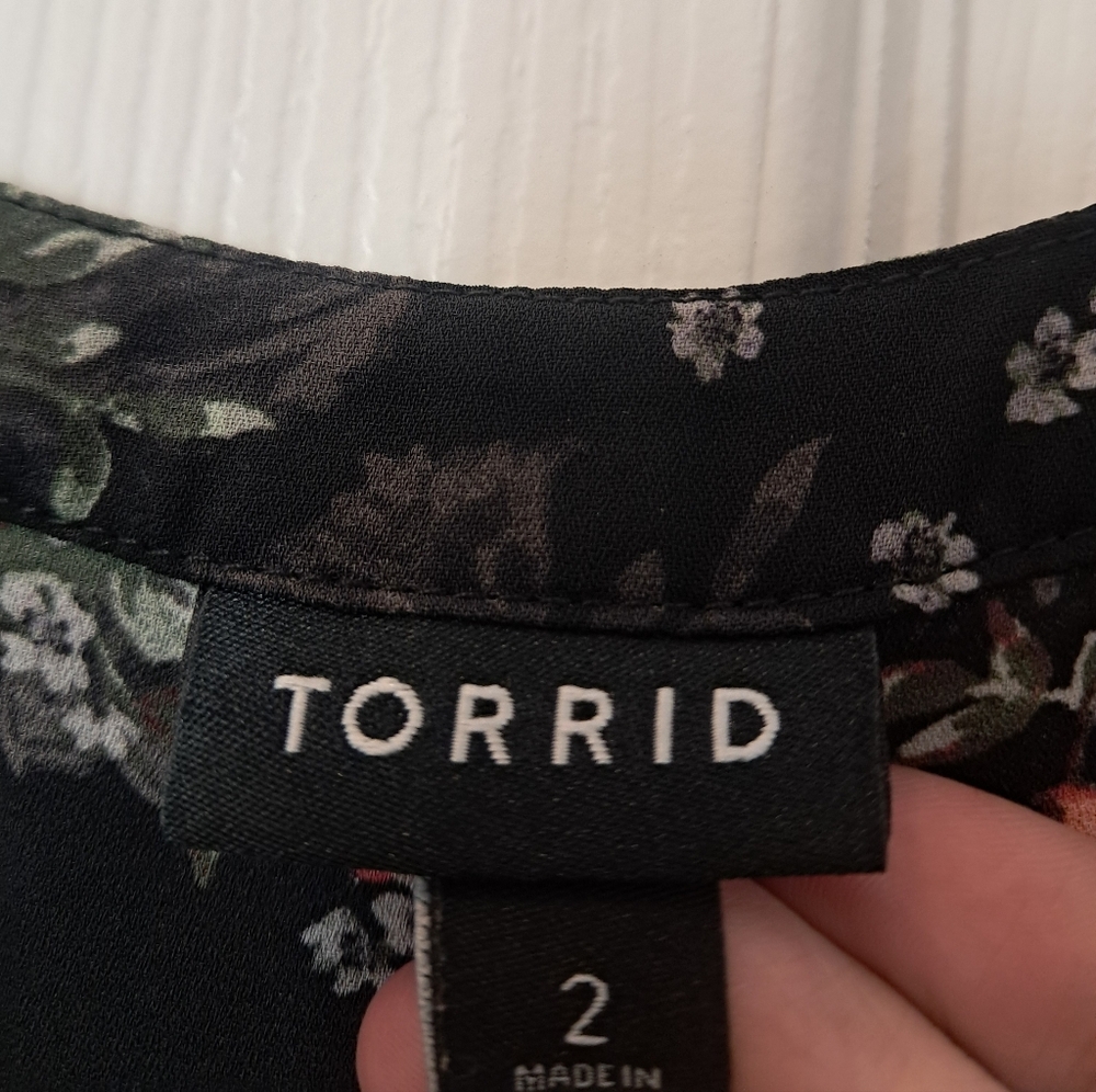Torrid Floral Blouse - Picture 3 of 4